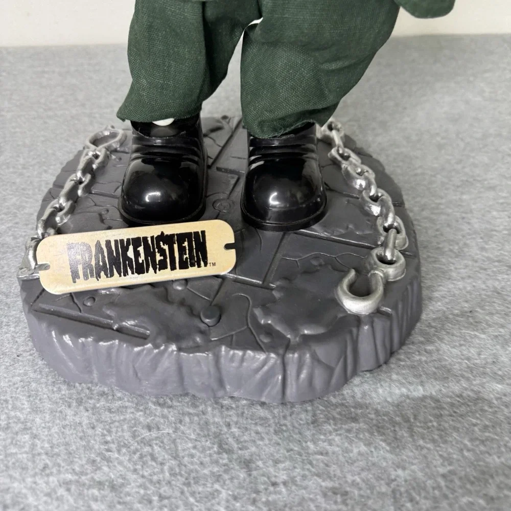 Gemmy Universal Studios Big Head Frankenstein‎ Sings Dancing Monster Mash
